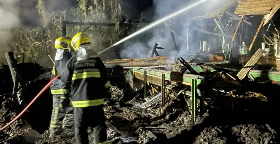 Incêndio destrói casa de máquinas de serraria em Praia Grande