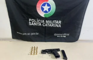 Homem é preso após fuga policial e apreensão de pistola em São João do Sul