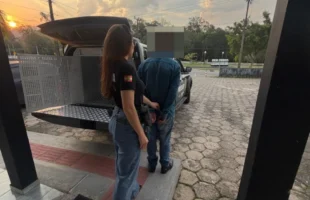 Polícia Civil indicia homem por crimes sexuais contra enteadas e filha em Lauro Müller