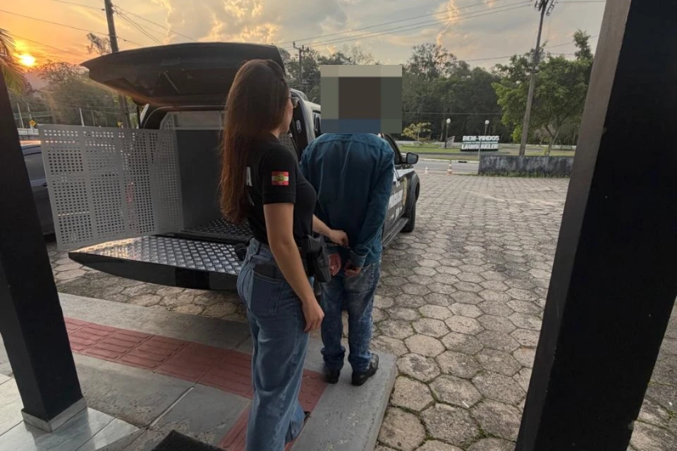 Polícia Civil indicia homem por crimes sexuais contra enteadas e filha em Lauro Müller