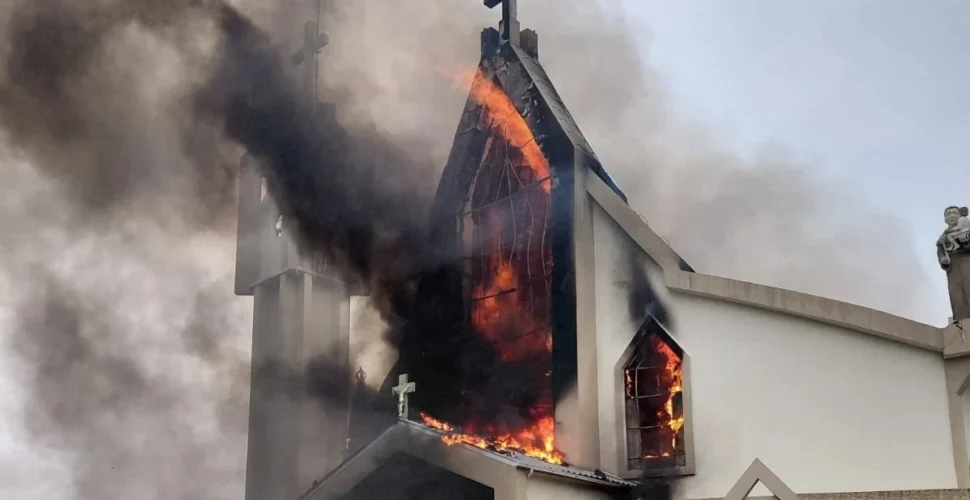 Paróquia se manifesta após incêndio destruir estrutura da Igreja Matriz em Treze de Maio